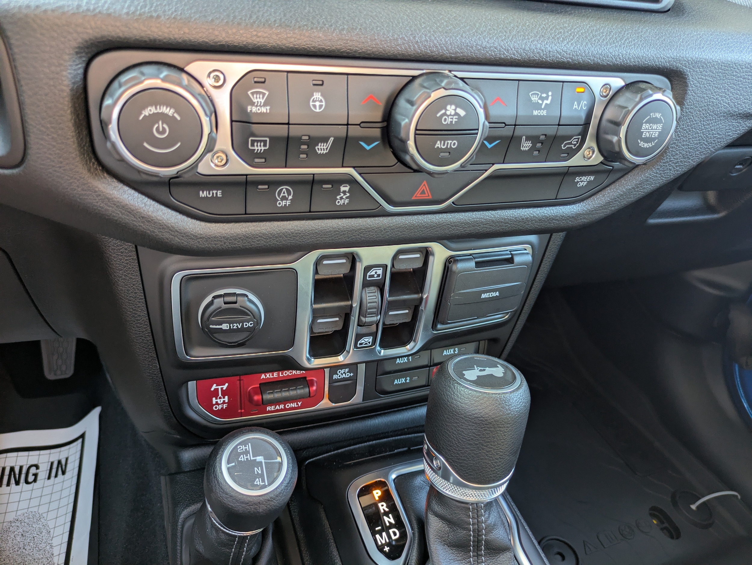 2025 Jeep Wrangler 4-Door Willys - Photo 11