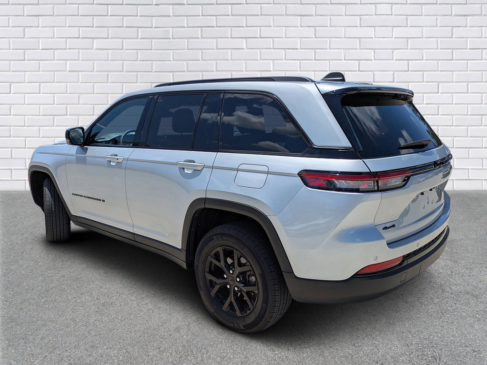 2024 Jeep Grand Cherokee Altitude photo 3