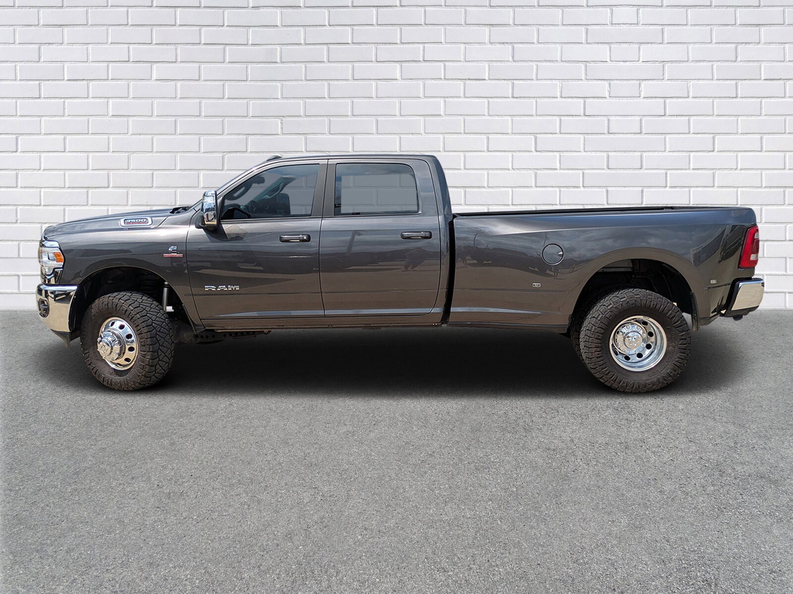 2024 Ram 3500 Laramie photo 2