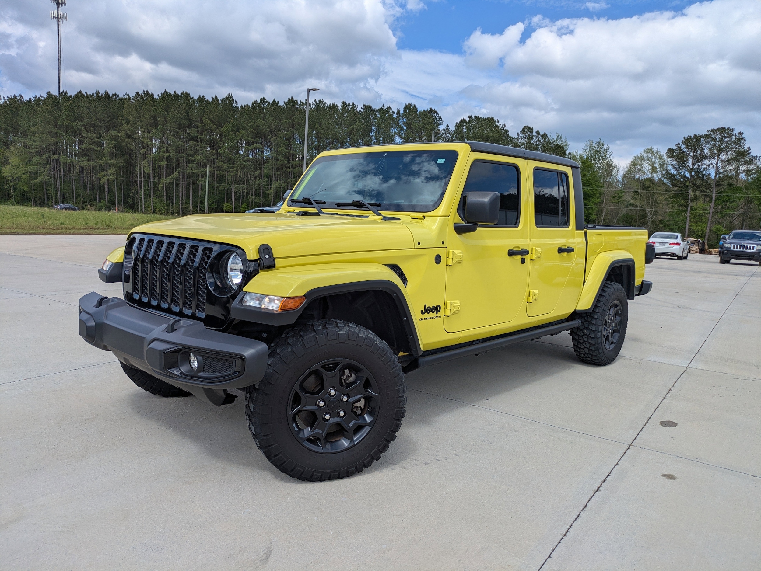 High Velocity Clearcoat 2023 Jeep Gladiator Willys Crew Cab 4WD Pickup Truck Four-Wheel Drive Automatic