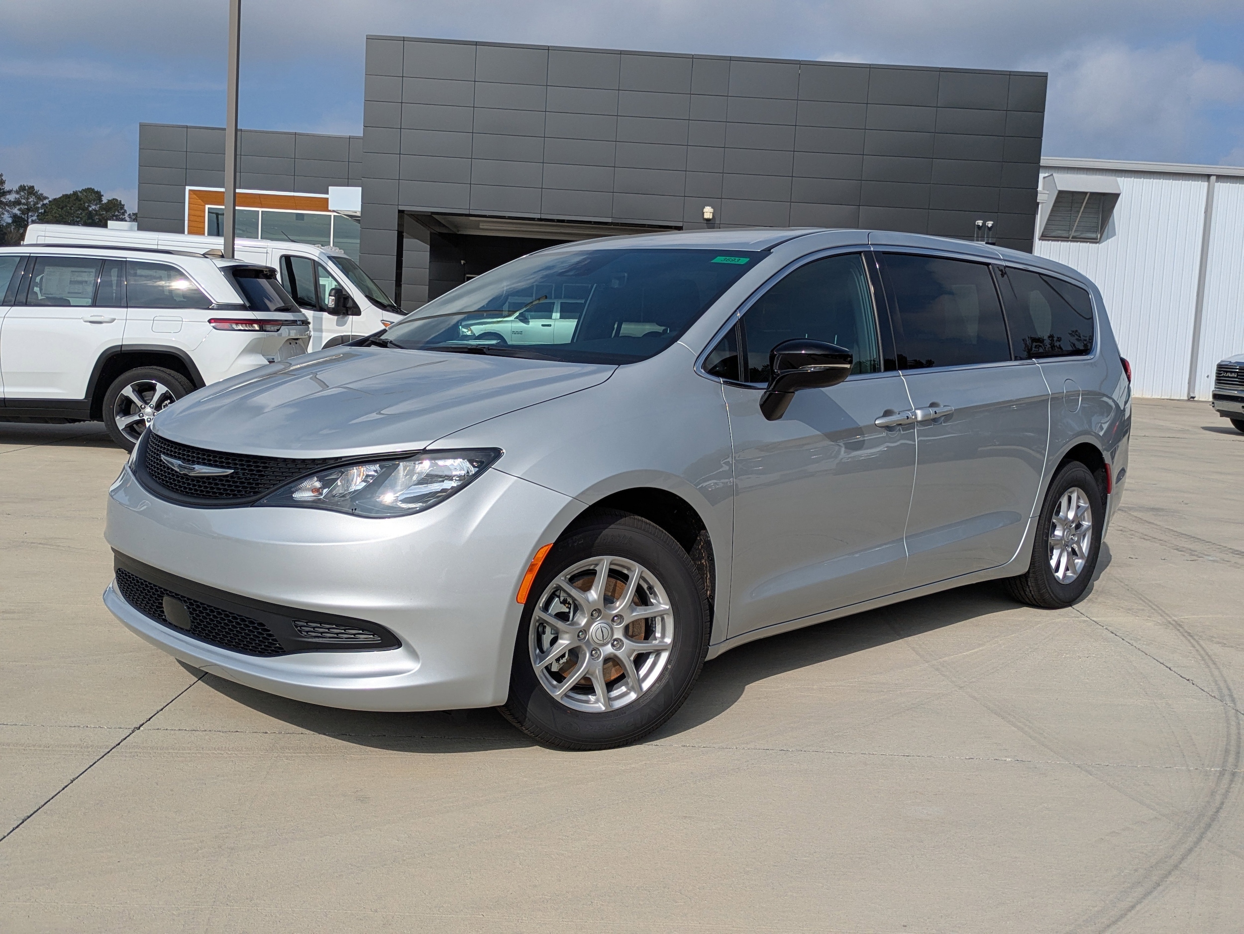 2026 Chrysler Voyager LX's photo