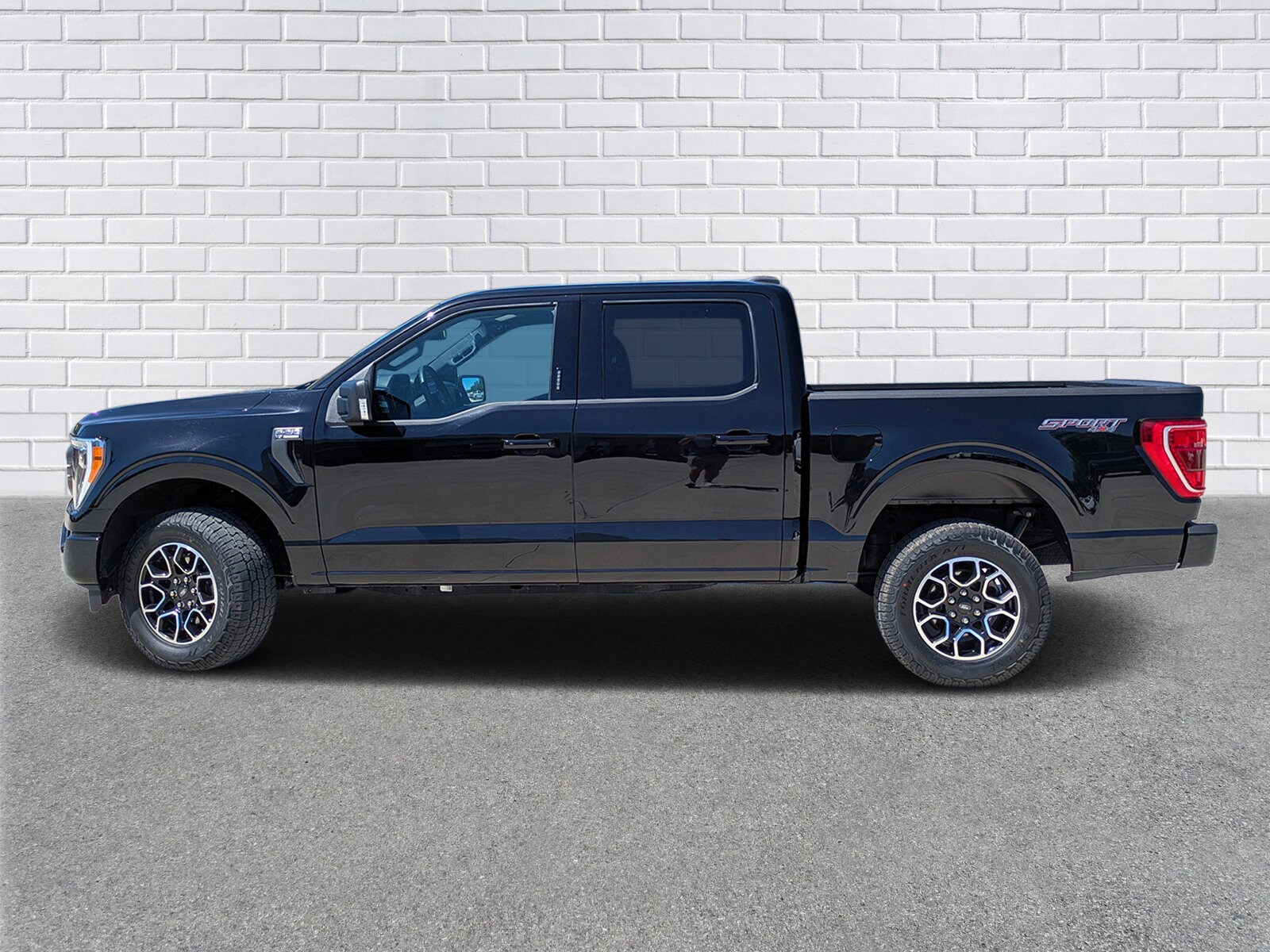 2023 Ford F-150 XLT photo 2