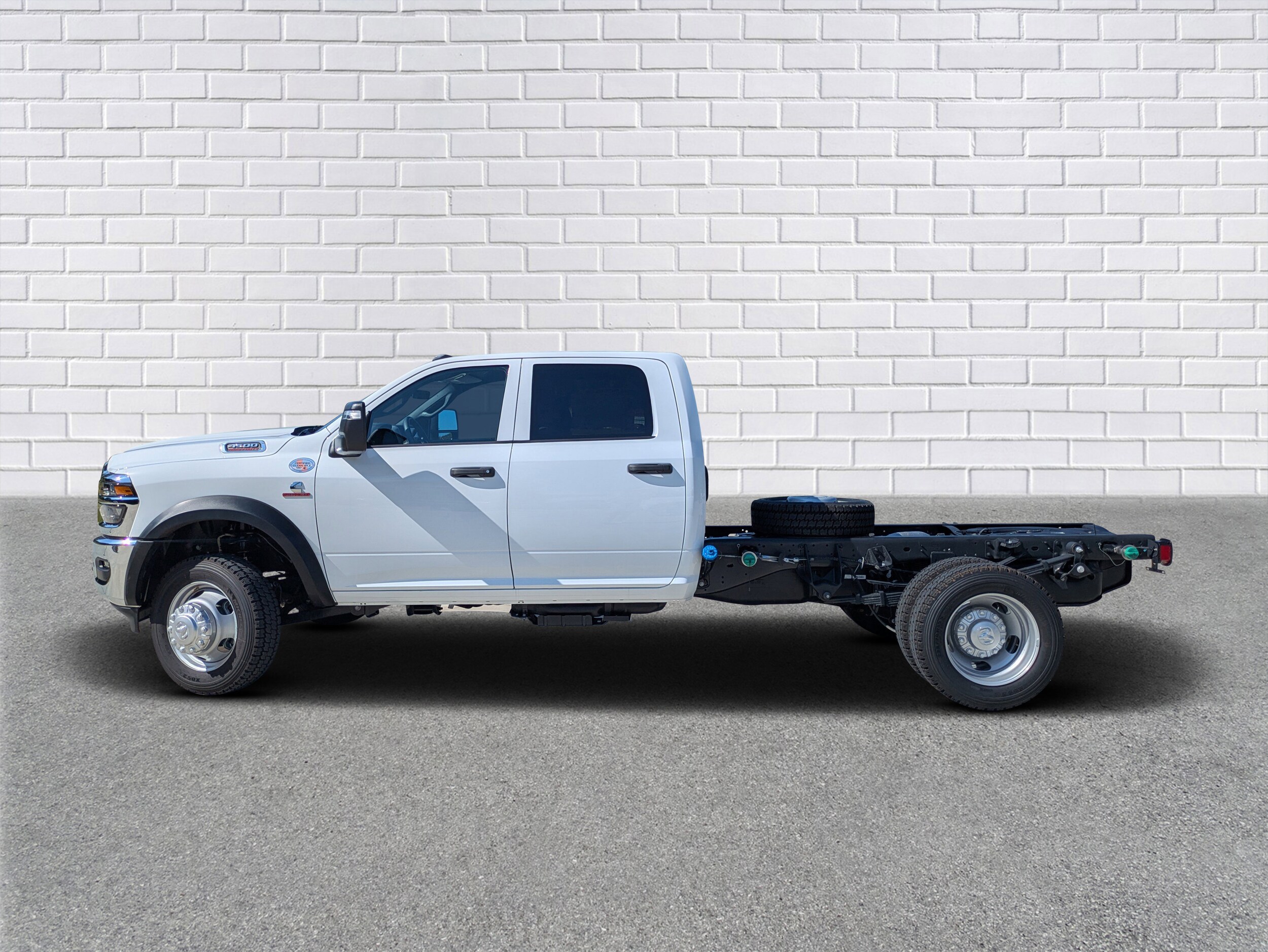 2025 Ram 4500 Tradesman photo 2