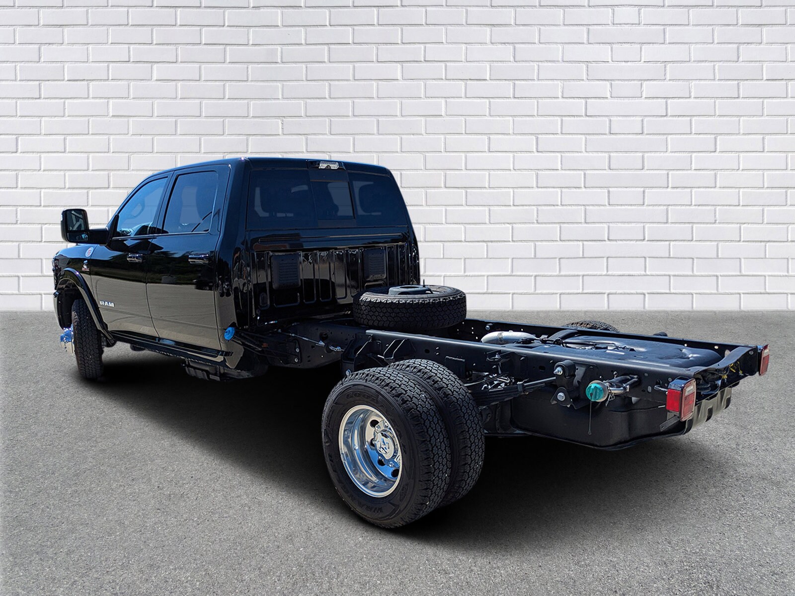 2025 Ram 3500 Tradesman Big Horn photo 3