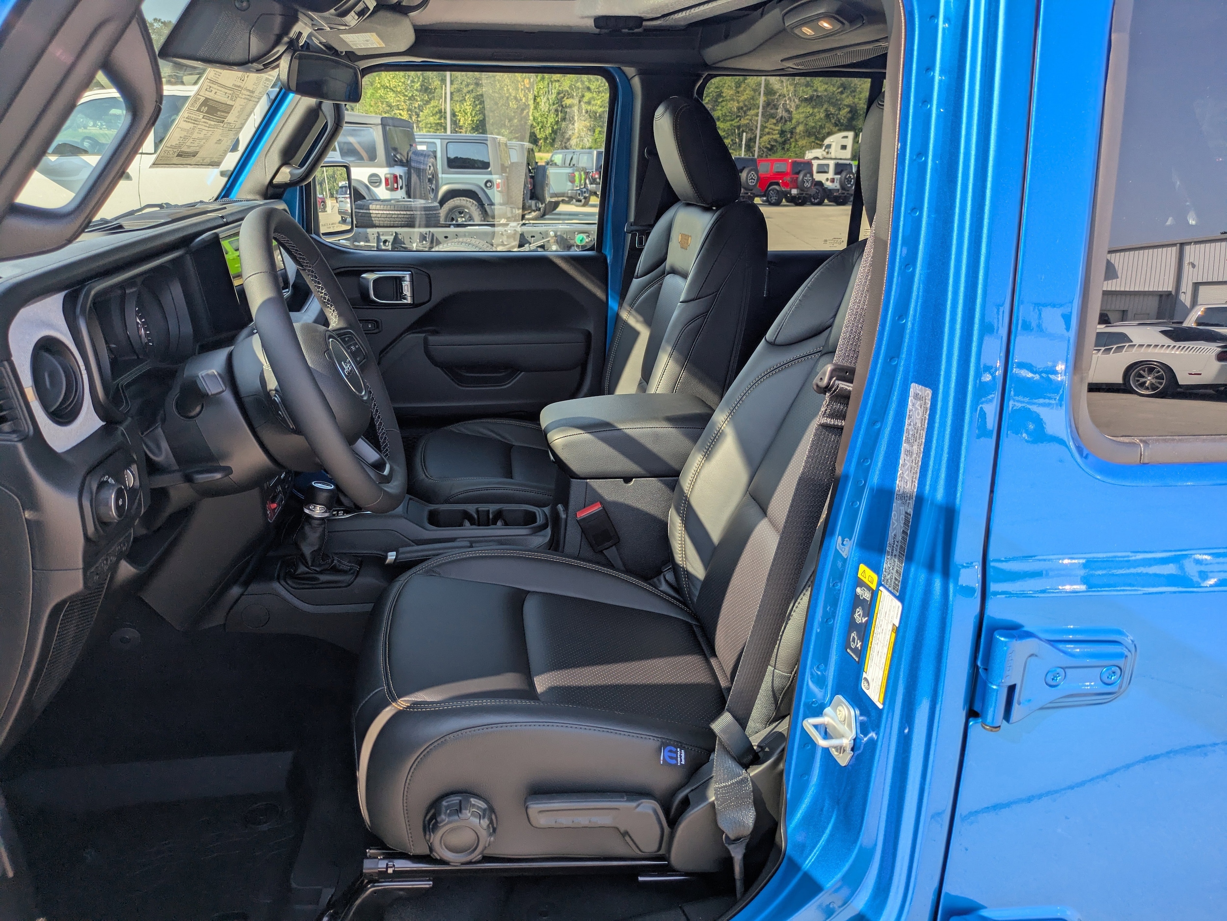 2025 Jeep Wrangler 4-Door Willys - Photo 7