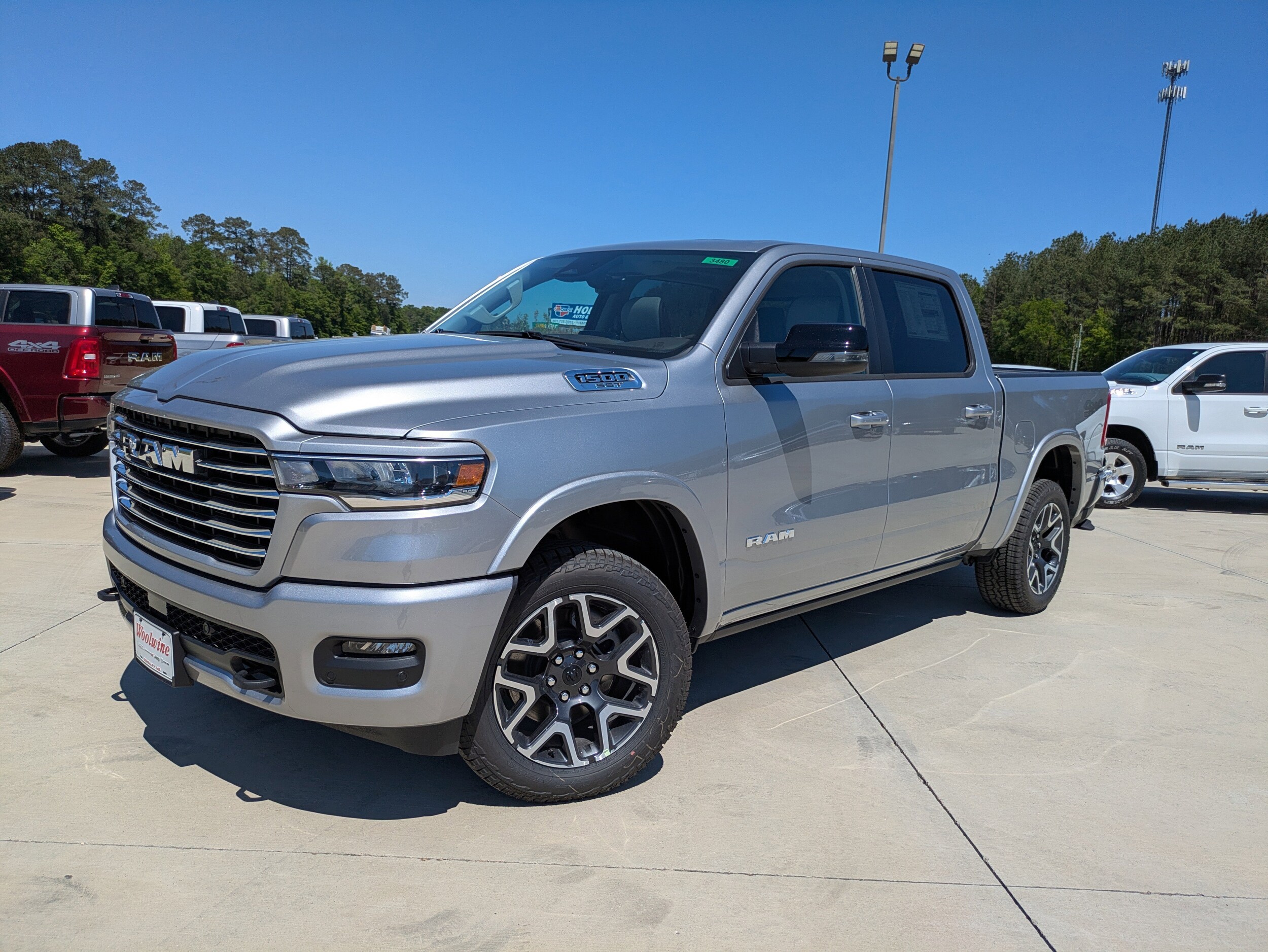 2025 Ram 1500 Laramie photo 4
