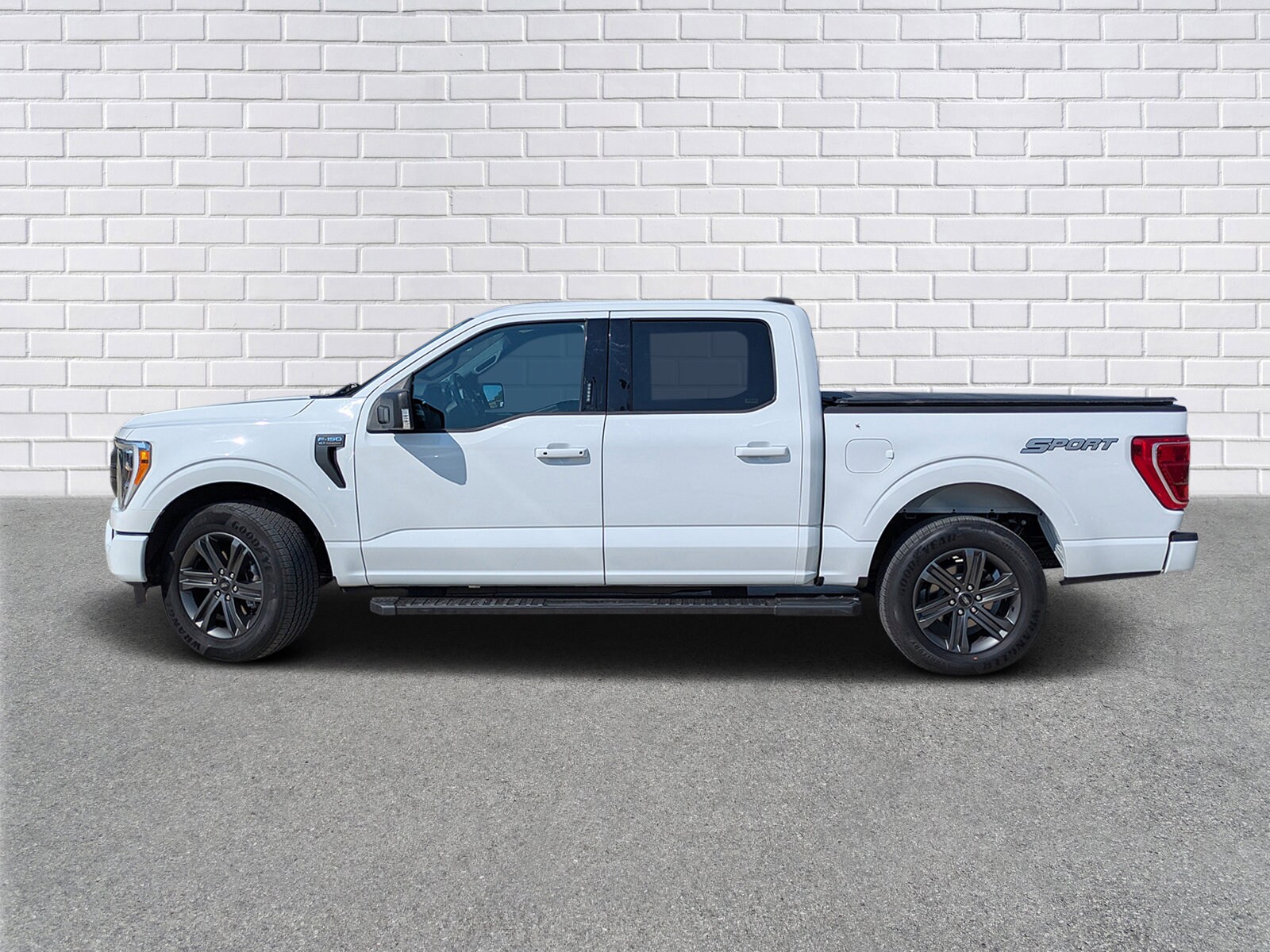 2023 Ford F-150 XLT photo 2