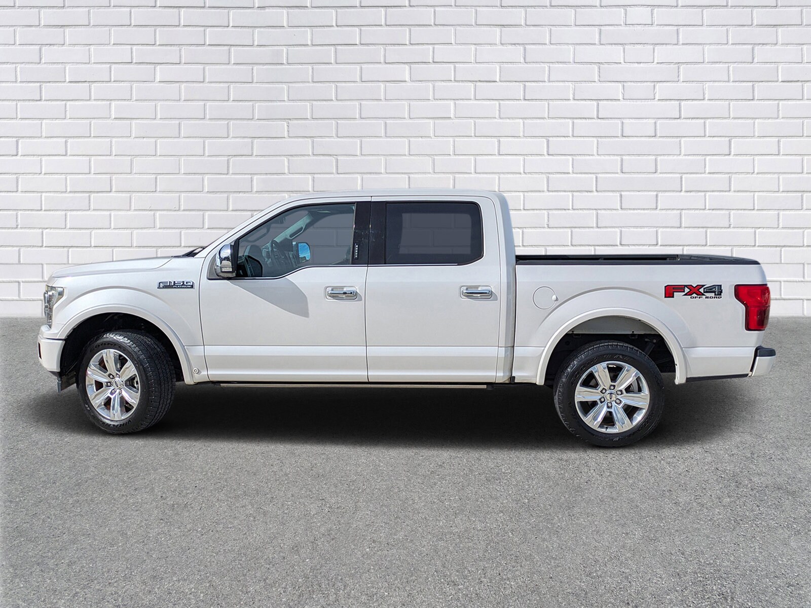 2018 Ford F-150 Platinum photo 2