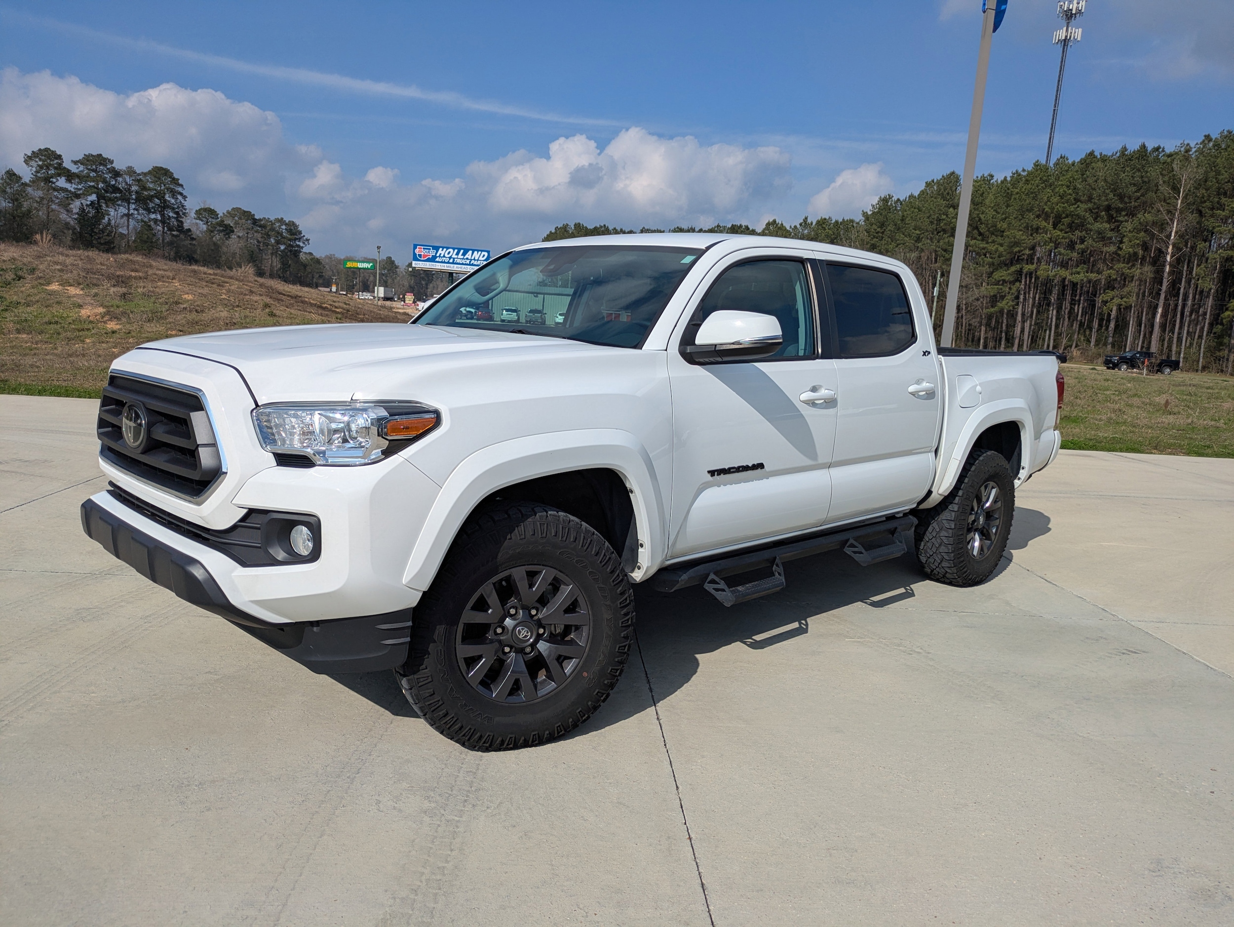 2023 Toyota Tacoma SR5's photo