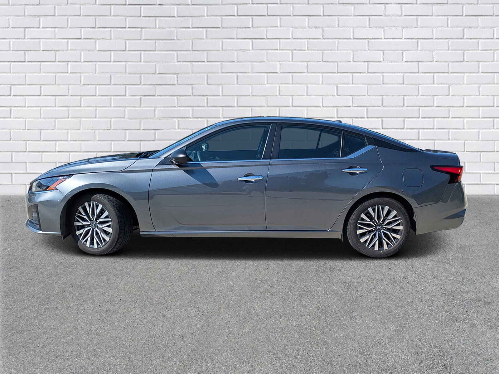 2024 Nissan Altima 2.5 SV photo 2