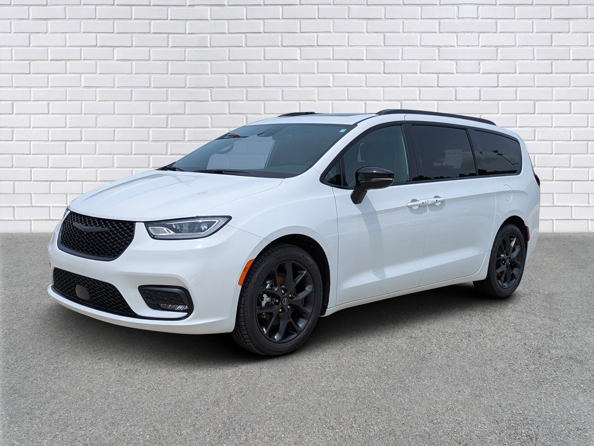 Bright White Clearcoat 2025 Chrysler Pacifica Minivan Front-Wheel Drive Automatic