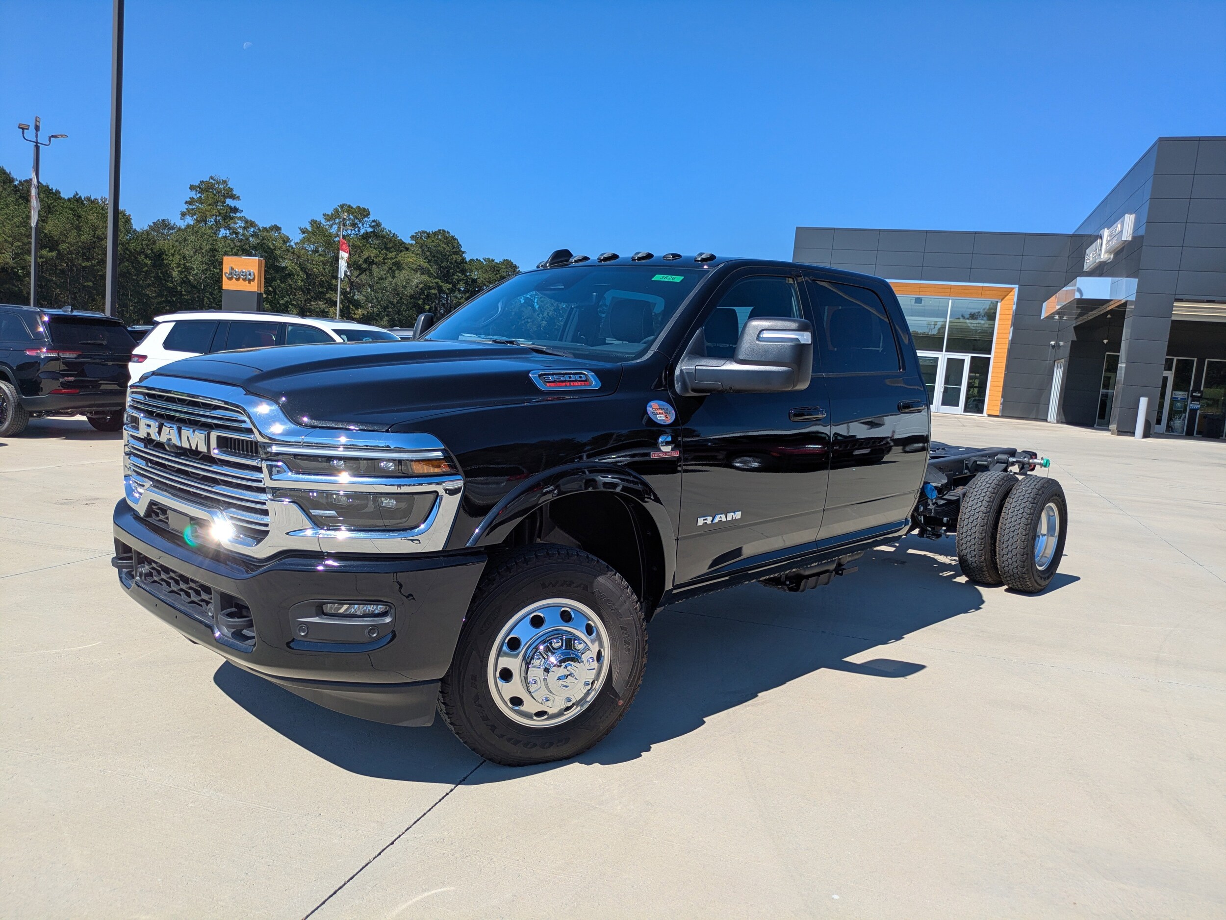 2025 Ram 3500 Tradesman Big Horn photo 4