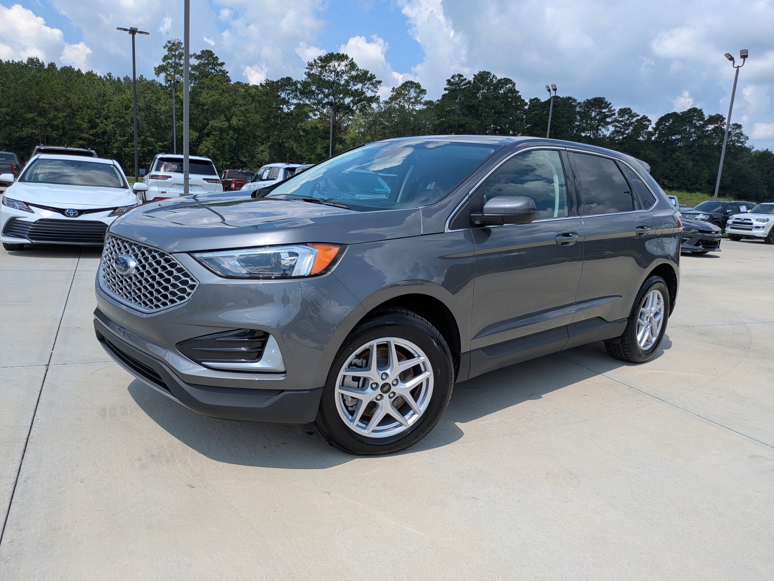 2024 Ford Edge SEL photo 4
