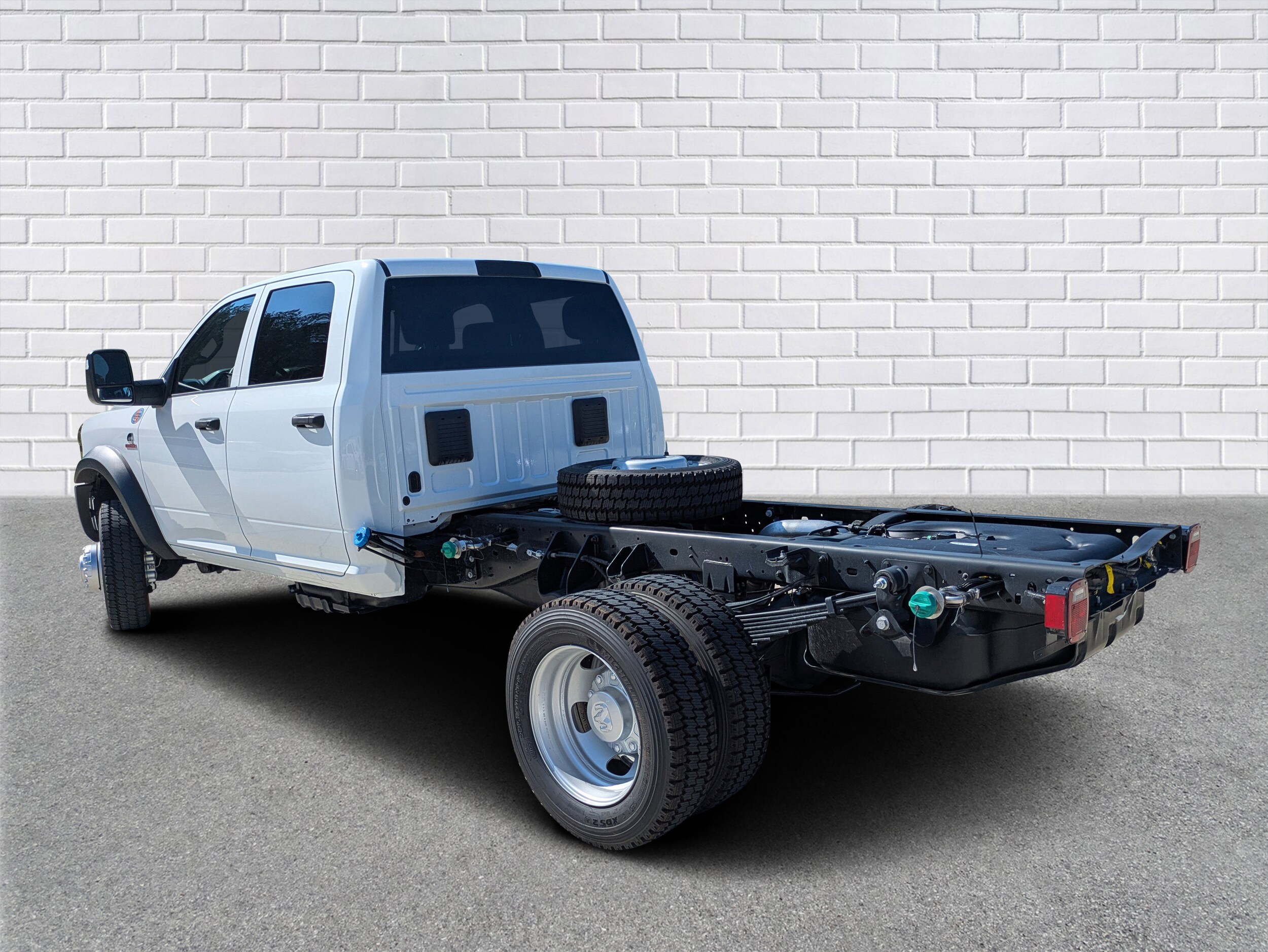 2025 Ram 4500 Tradesman photo 3