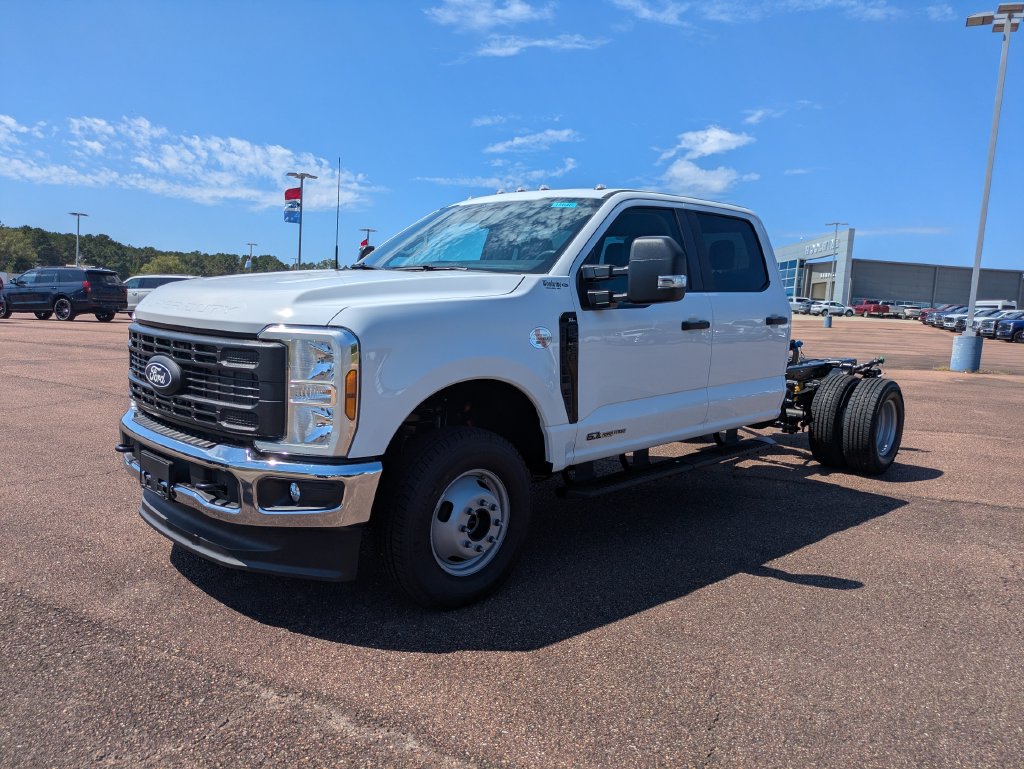 2027 Ford F-350 Super Duty Chassis Cab XL