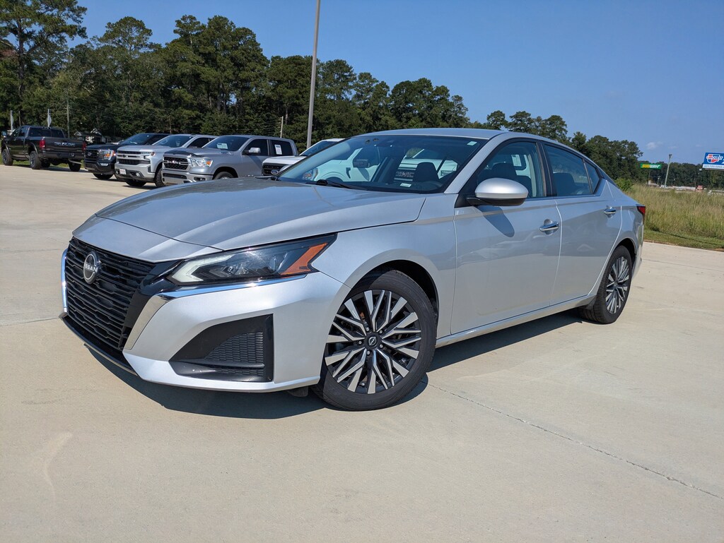 Used 2023 Nissan Altima 2.5 SV Sedan