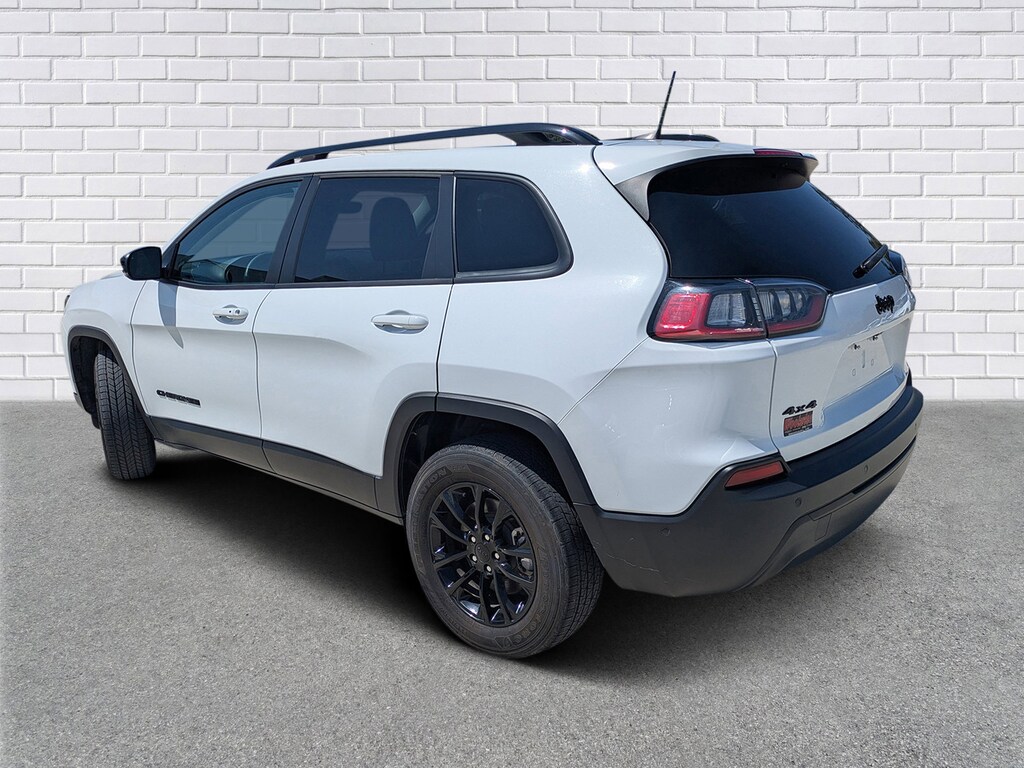 Used 2023 Jeep Cherokee Altitude Lux SUV