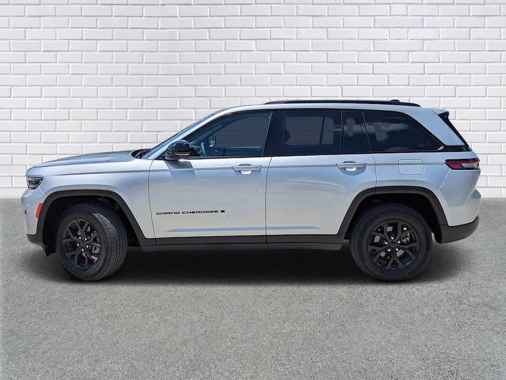 Used 2024 Jeep Grand Cherokee Altitude SUV