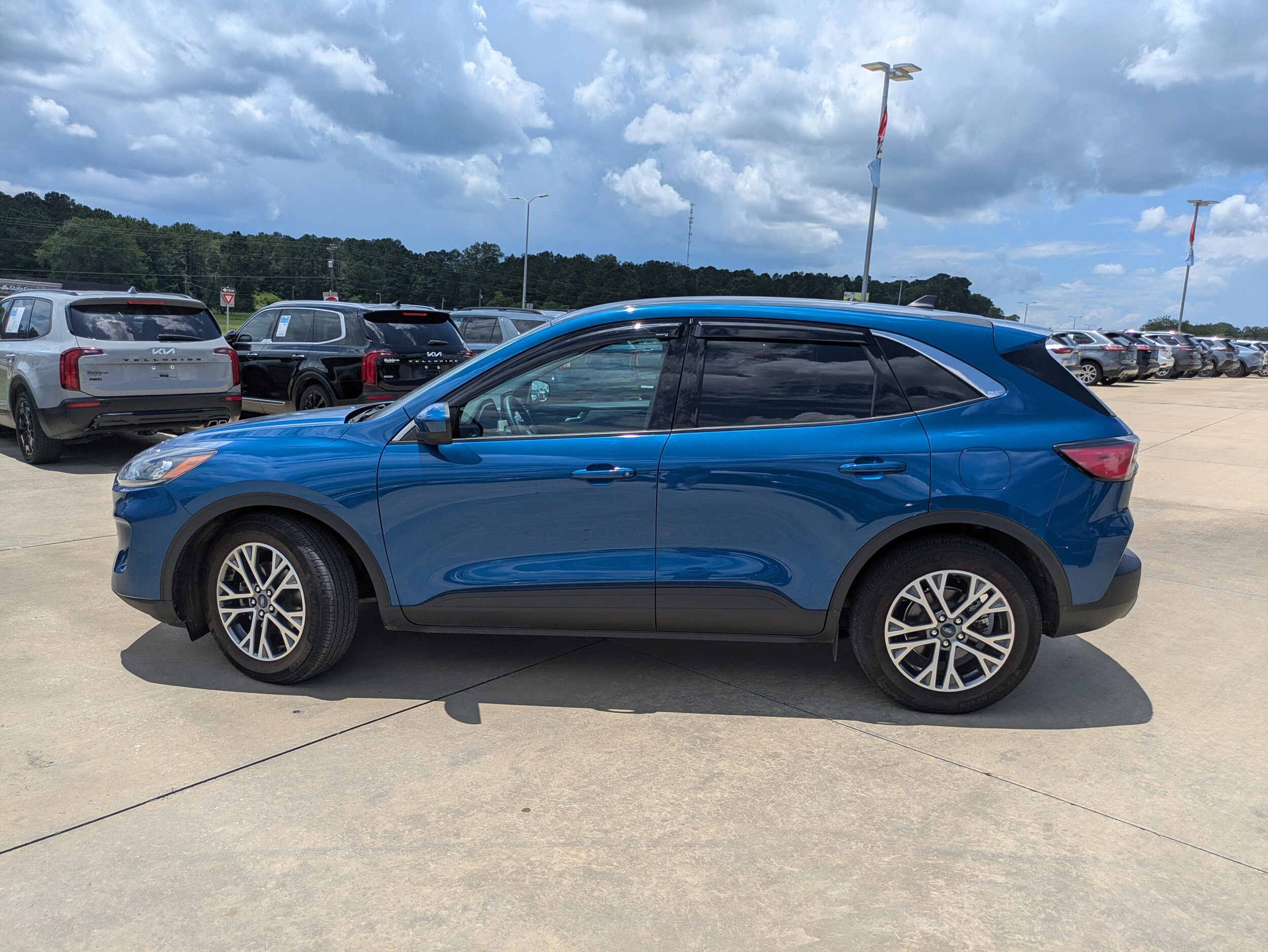 2022 Ford Escape SEL photo 2