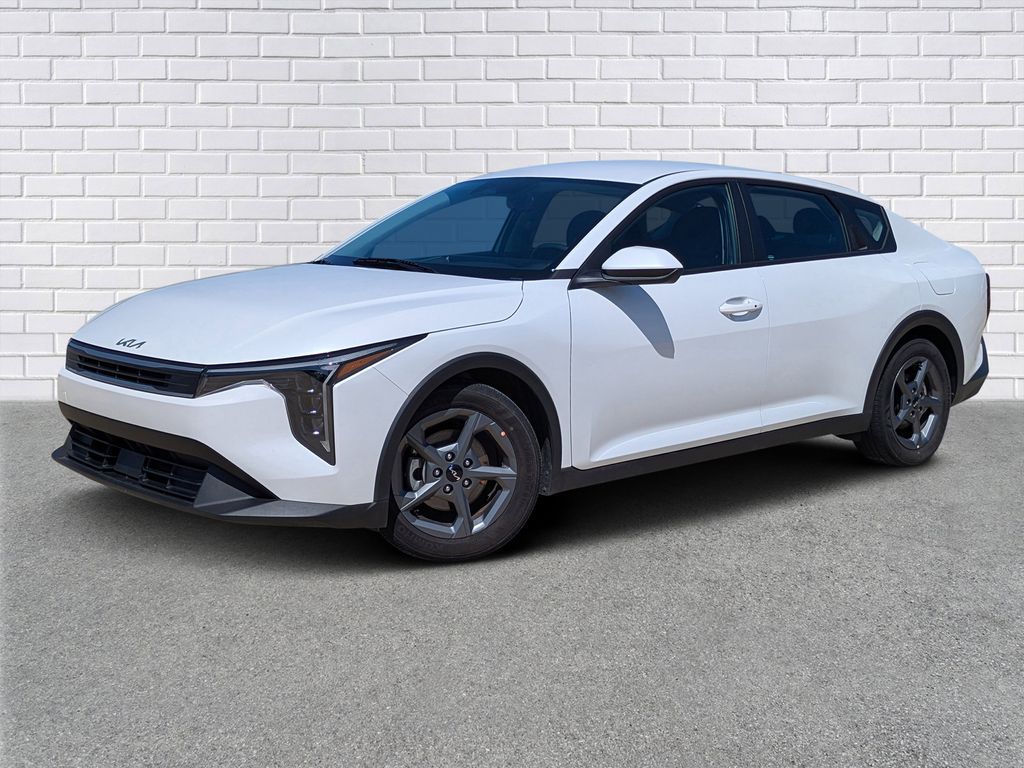 2025 Kia K4 LXS AT's photo