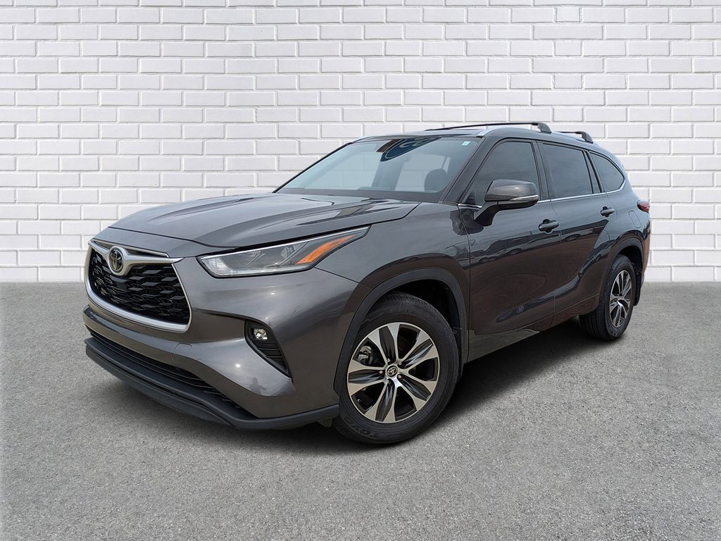 2021 Toyota Highlander XLE's photo