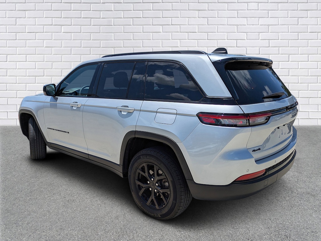 Used 2024 Jeep Grand Cherokee Altitude SUV