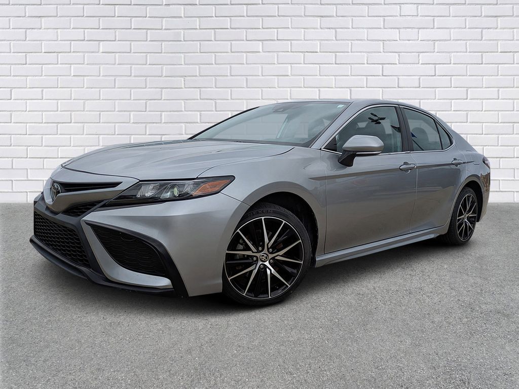 2024 Toyota Camry SE's photo
