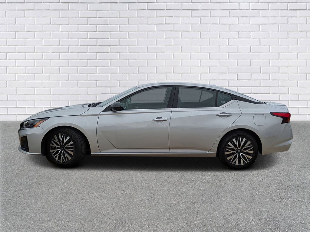 Used 2024 Nissan Altima 2.5 SV Sedan