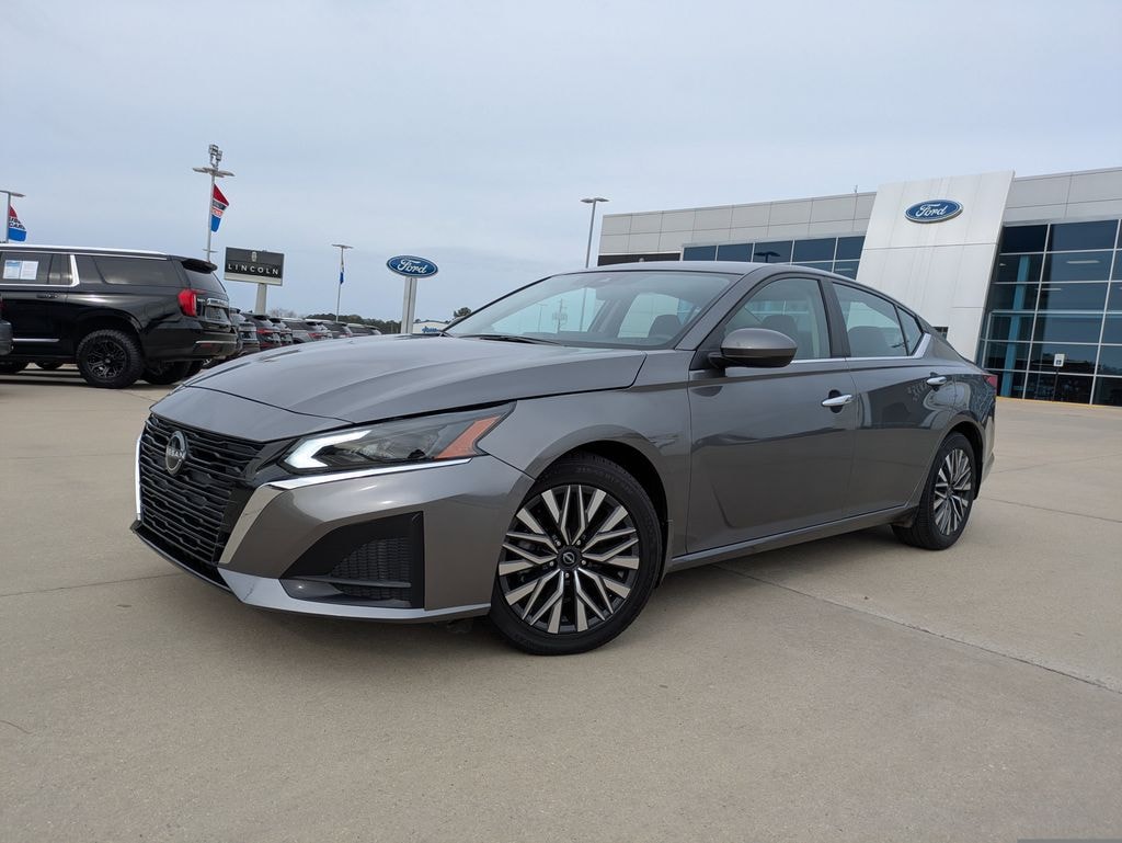 Used 2024 Nissan Altima 2.5 SV Sedan