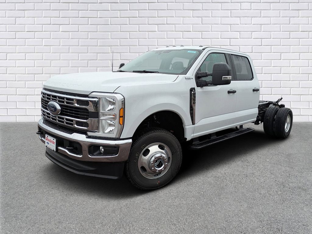 2026 Ford F-350 Super Duty Chassis Cab XL's photo