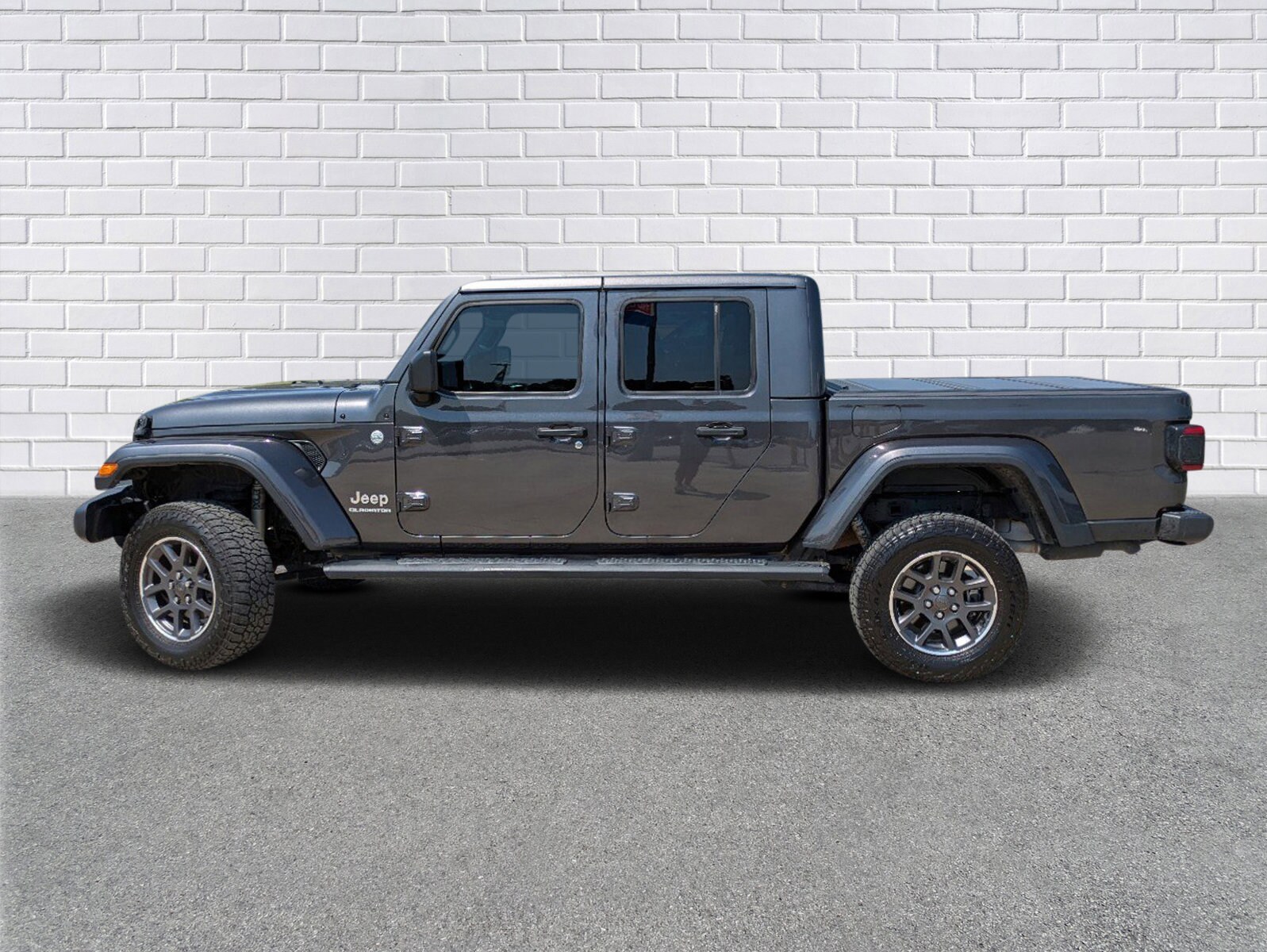 Used 2020 Jeep Gladiator Overland with VIN 1C6HJTFG9LL153069 for sale in Collins, MS