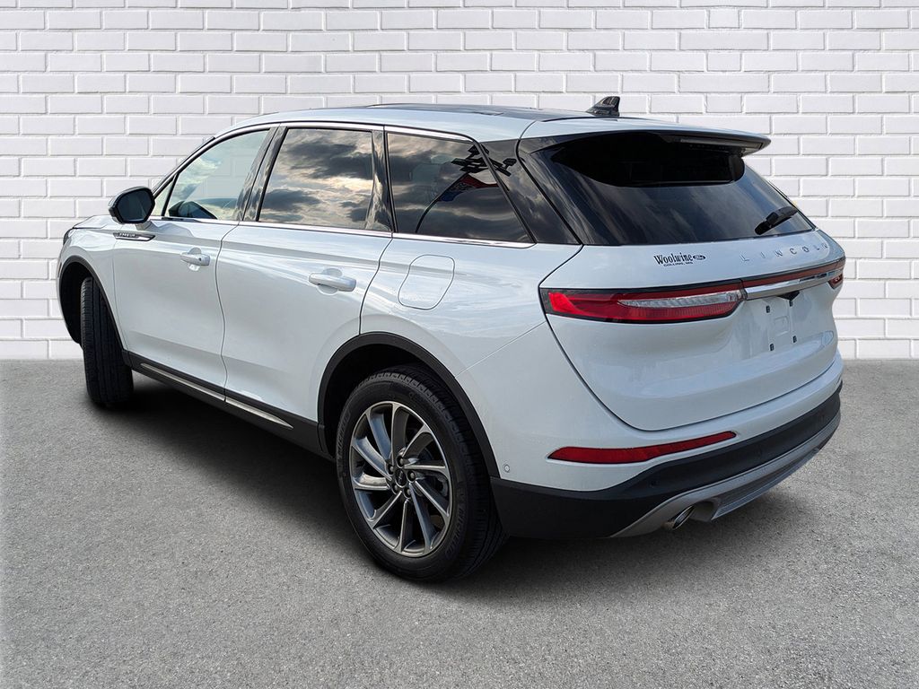 2023 Lincoln Corsair Standard photo 2