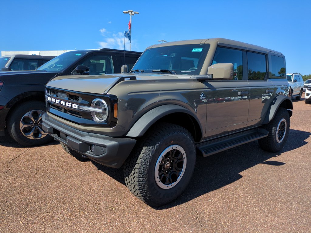 2026 Ford Bronco Outer Banks SUV