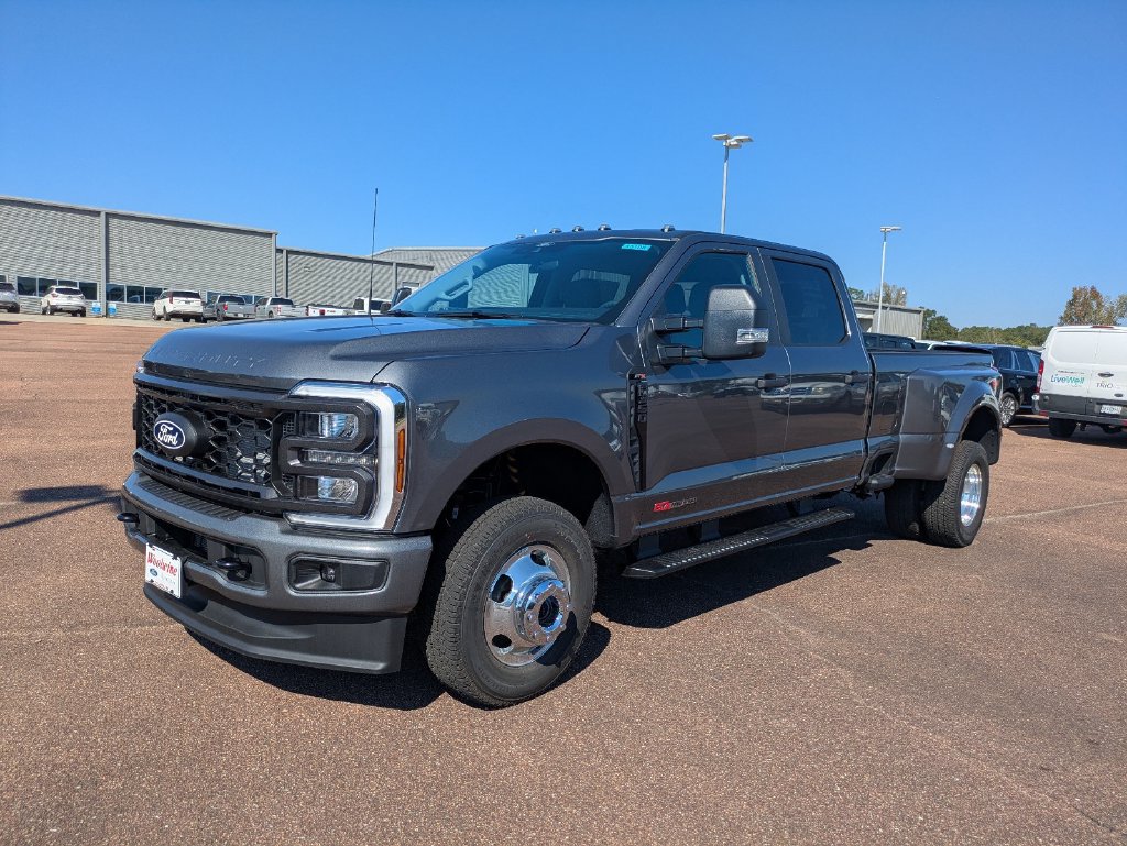 2027 Ford F-350 XL Truck Crew Cab