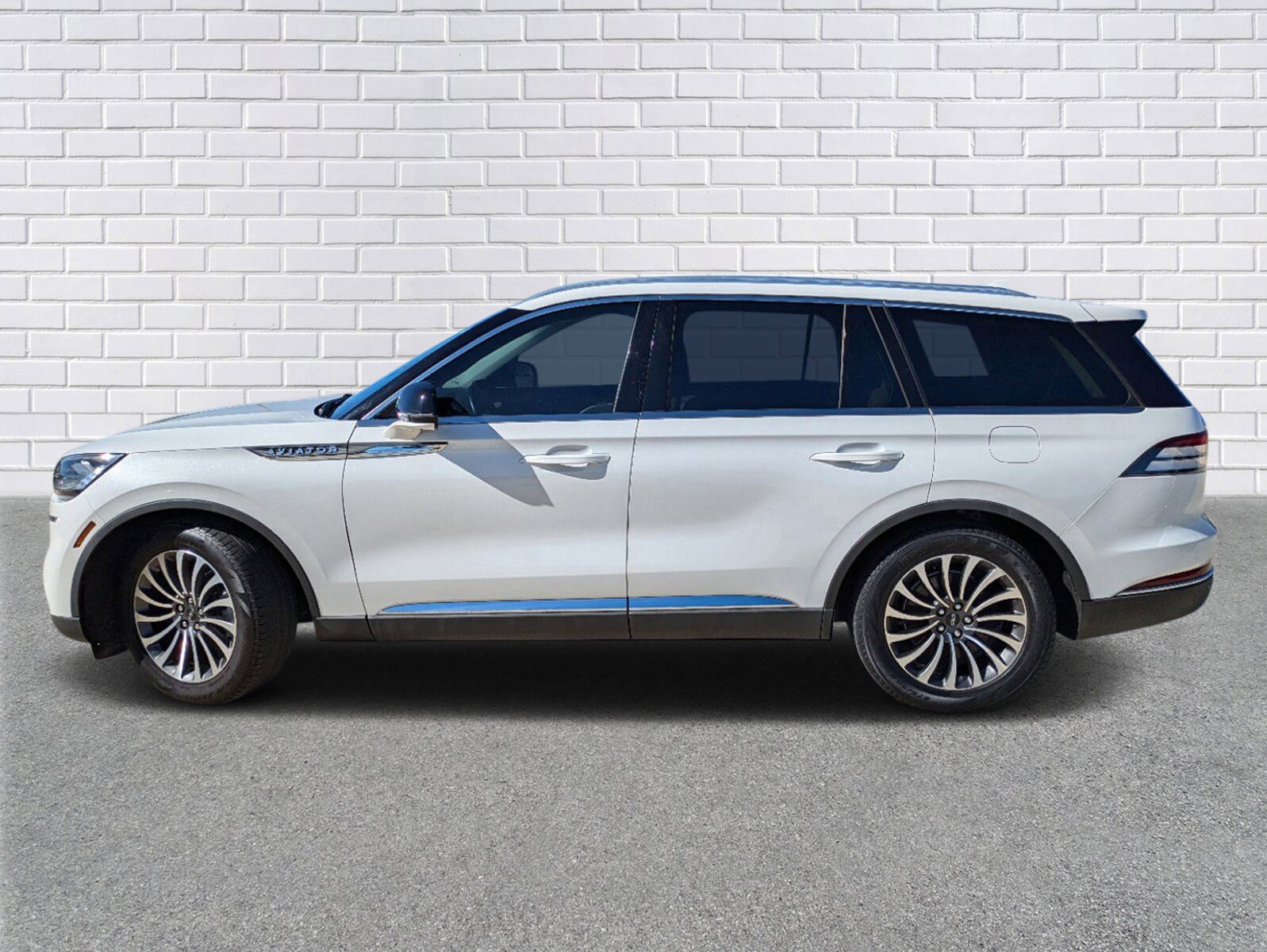 2020 Lincoln Aviator Reserve photo 2
