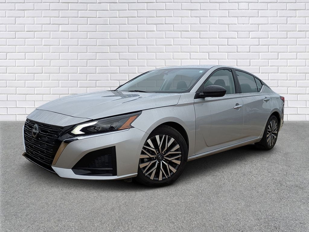 Used 2024 Nissan Altima 2.5 SV Sedan