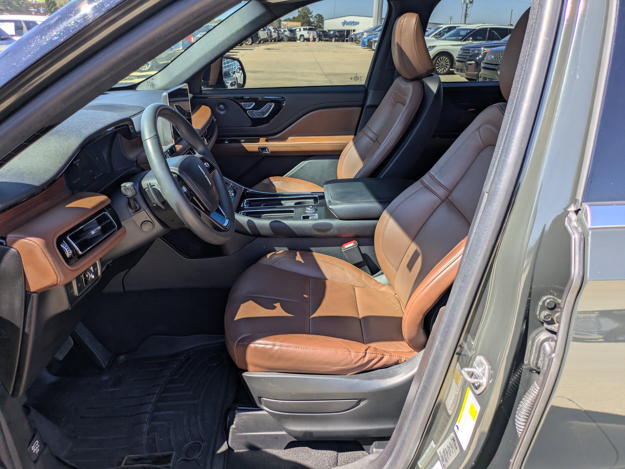 2023 Lincoln Aviator Reserve photo 2