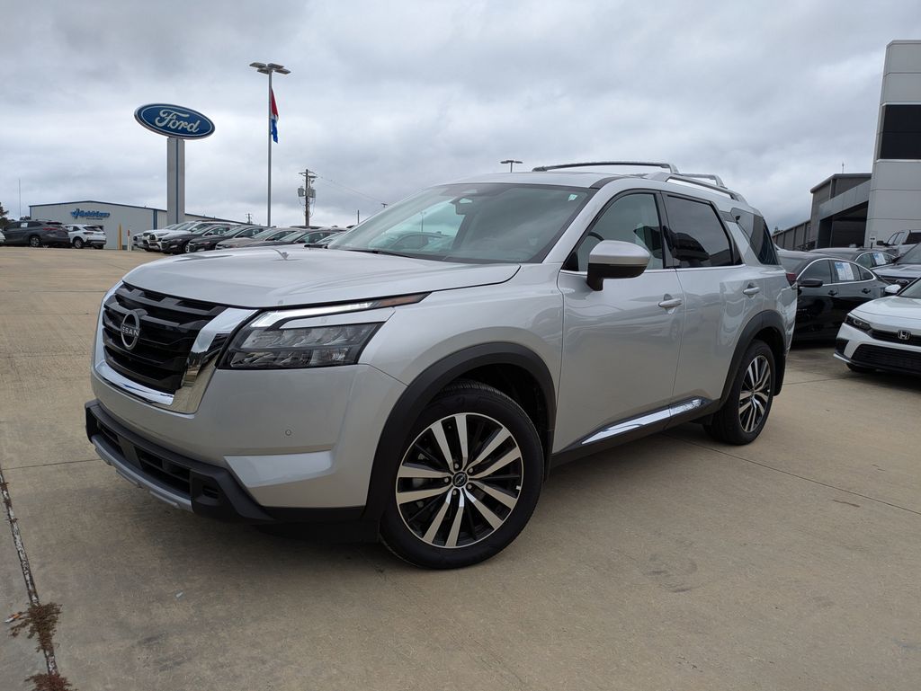 2025 Nissan Pathfinder Platinum's photo