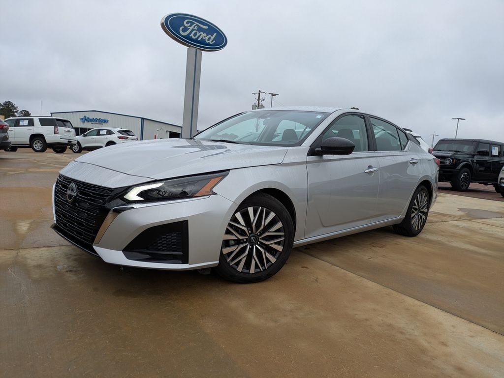 Used 2024 Nissan Altima 2.5 SV Sedan
