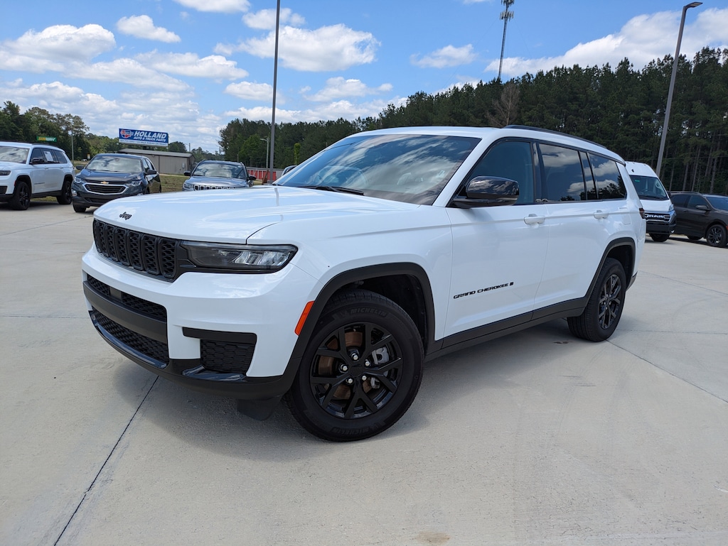 Used 2024 Jeep Grand Cherokee L Laredo SUV