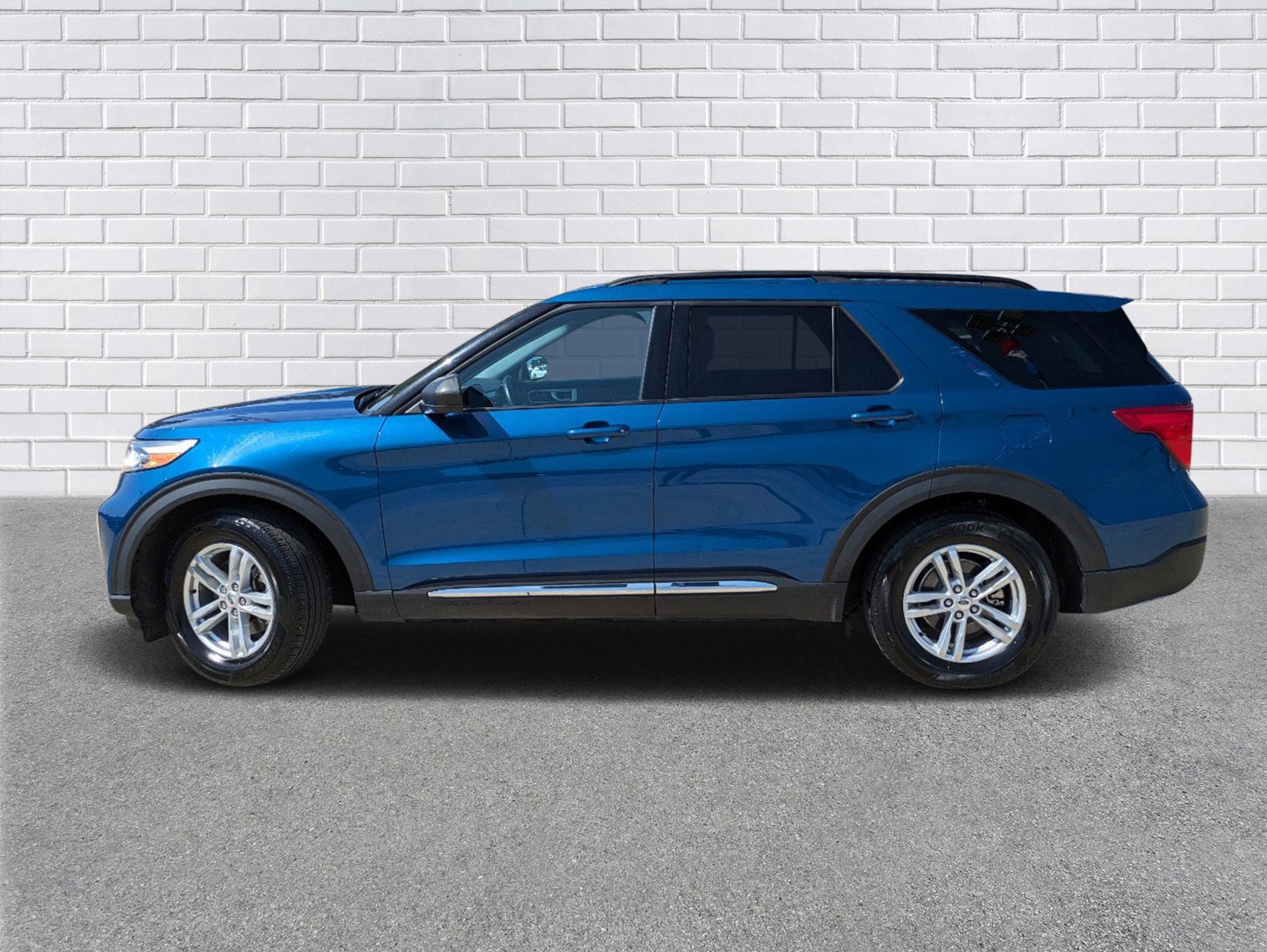 Used 2023 Ford Explorer XLT with VIN 1FMSK7DH3PGA08523 for sale in Collins, MS