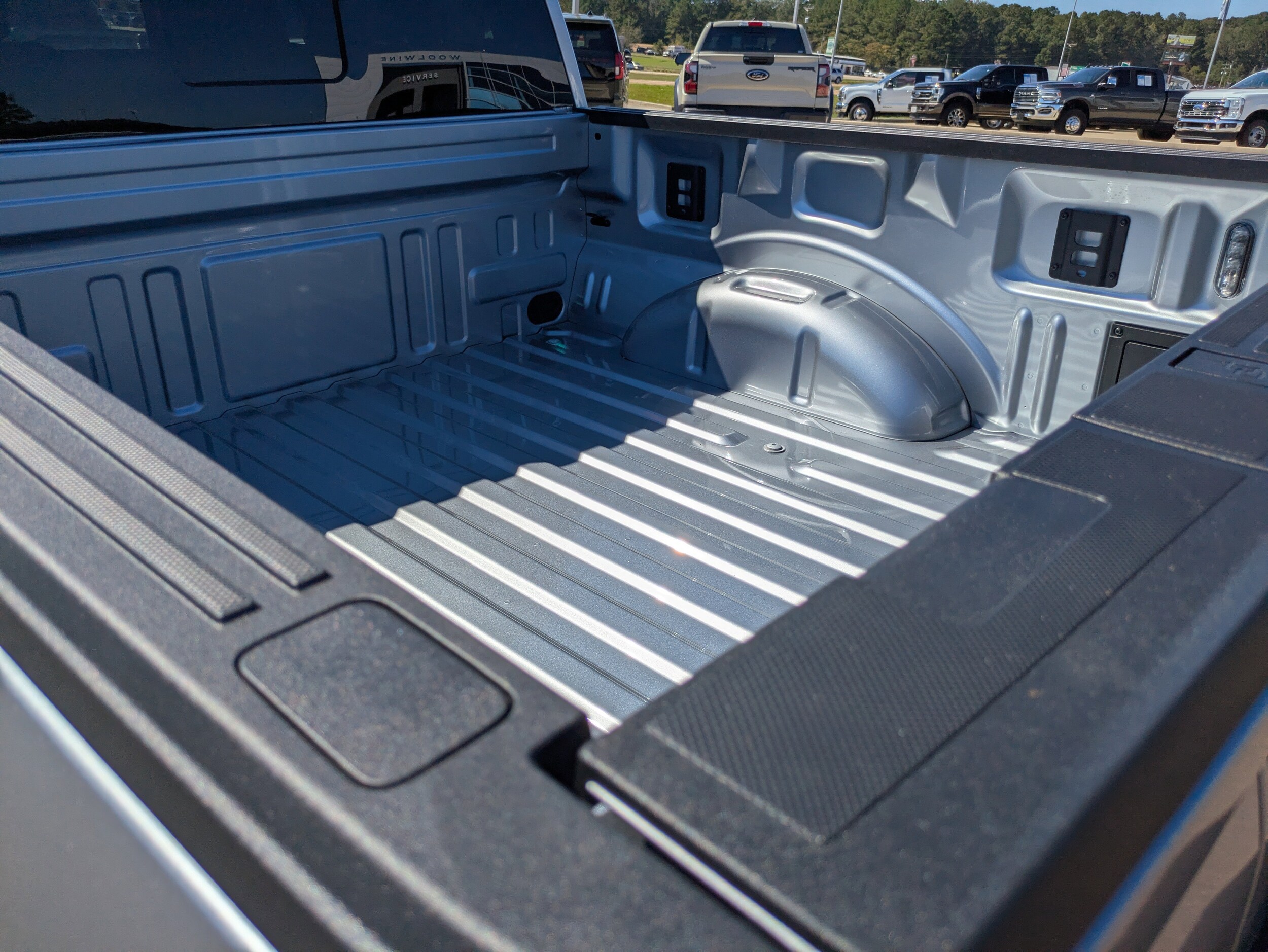 2025 Ford F-150 Lariat photo 2