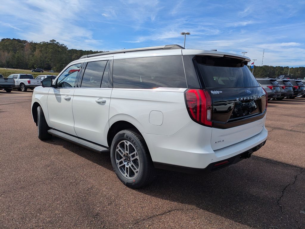 2025 Ford Expedition MAX photo 2