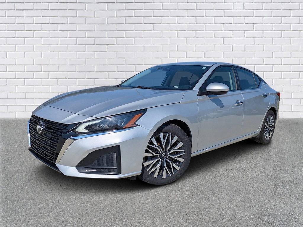 Used 2023 Nissan Altima 2.5 SV Sedan