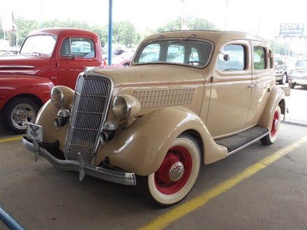 1935 Ford Sedan