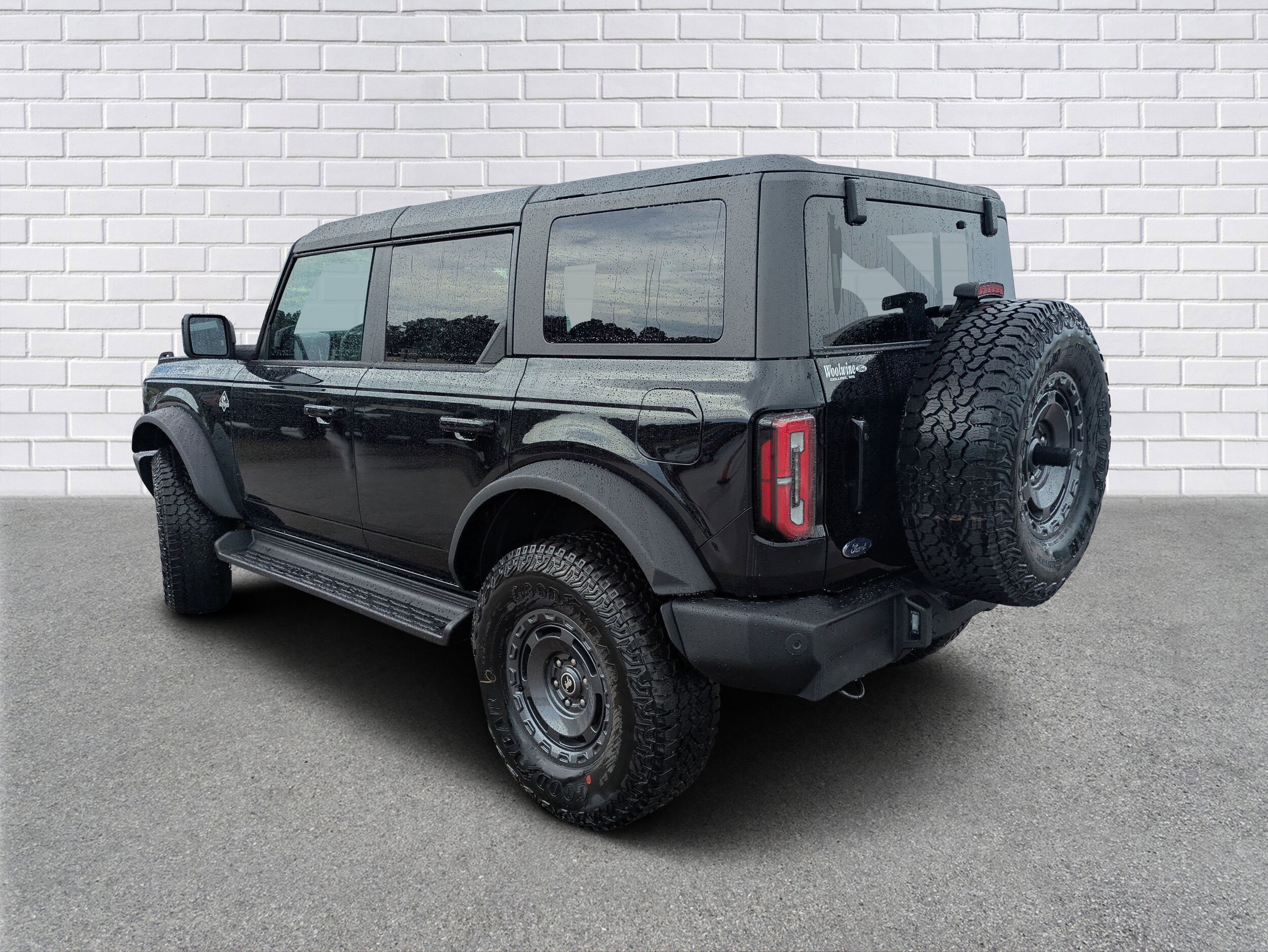 2025 Ford Bronco Outer Banks photo 2