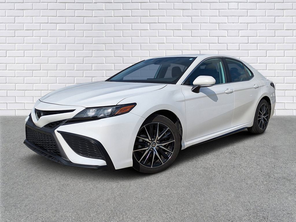 2024 Toyota Camry SE's photo