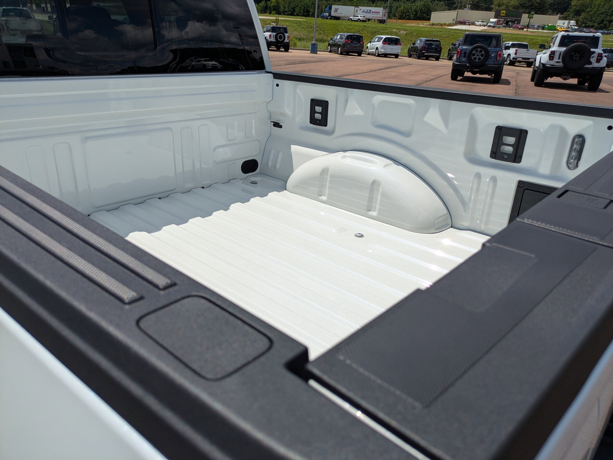 2025 Ford F-150 Lariat photo 4