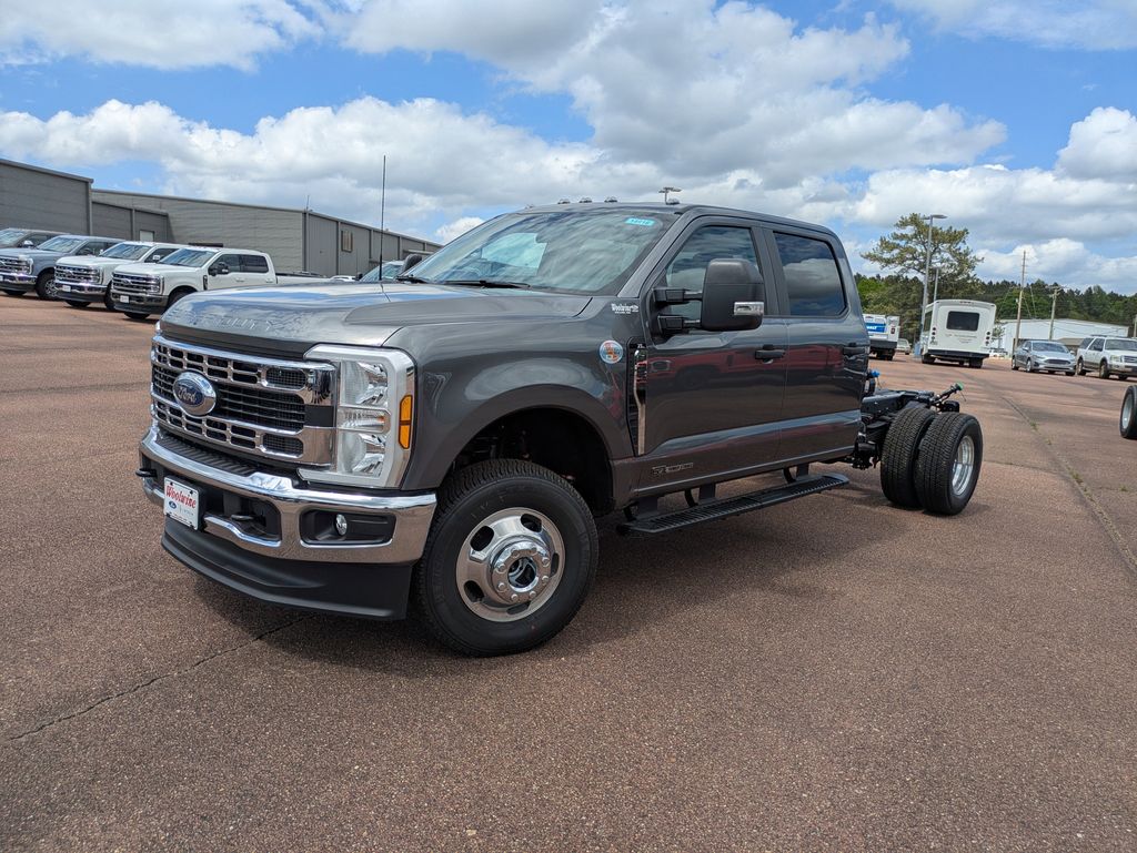 2026 Ford F-350 Chassis Truck Crew Cab 