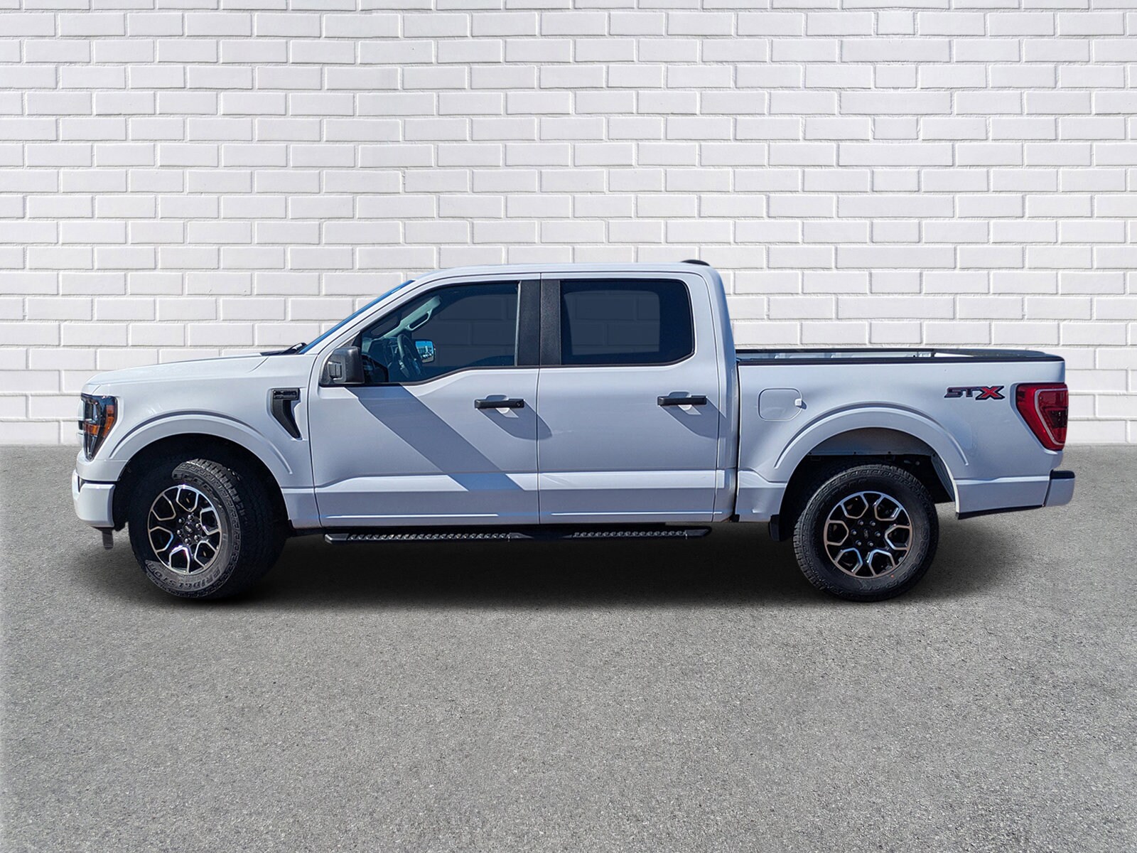 2023 Ford F-150 photo 2